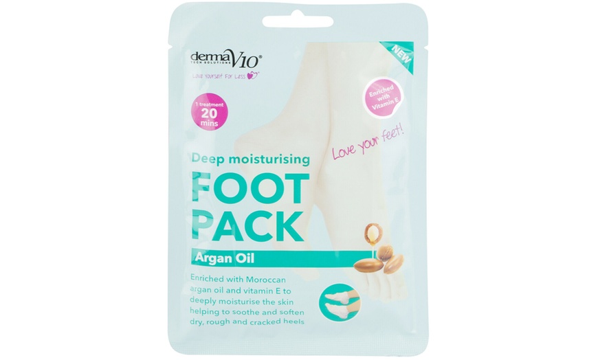 Image 3: Up to Nine Derma V10 Moisturising Foot Packs