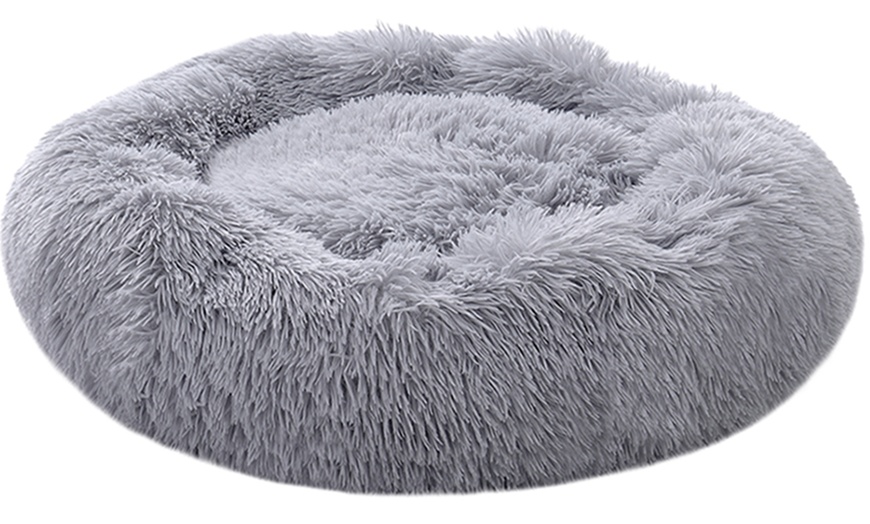 Image 3: Plush Donut-Shaped Dog Bed