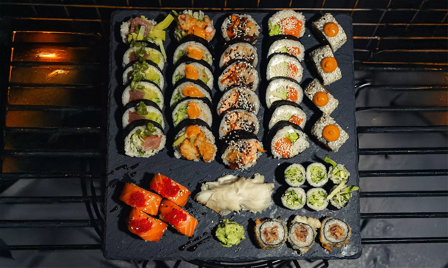 Poznaj sztukę przygotowywania sushi: warsztaty dla 1 os. z Same Sushi