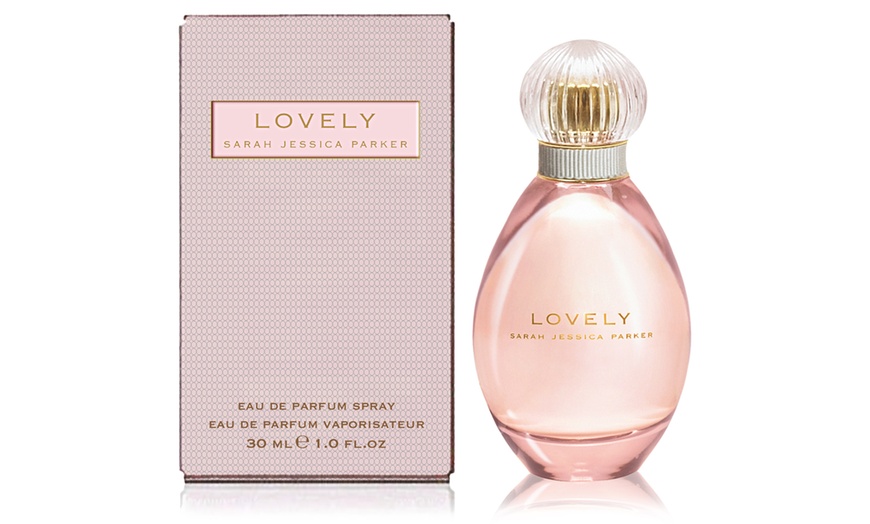 Image 2: Sarah Jessica Parker Lovely Eau de Parfum Spray 30ml, 50ml or 100ml