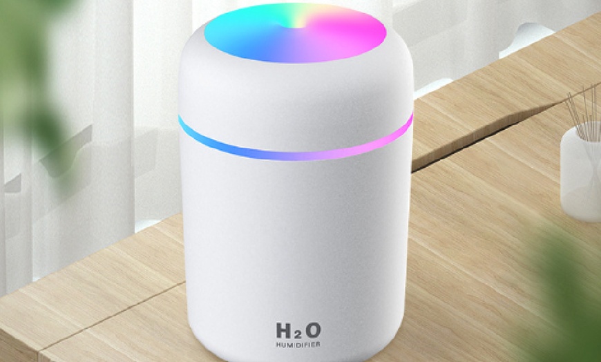 Image 6: USB Portable Air Humidifier with Colourful Light