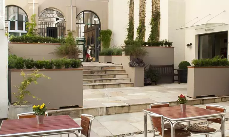 4* Bristol: Double or Twin Room Stay with Breakfast, Prosecco & More