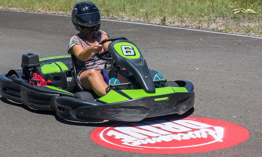 Image 2: 30-Minute Go-Kart Experience