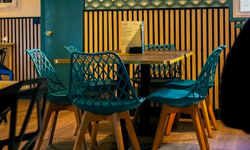 Image 4: Menú para 2 o 4 con entrantes, principales, postres y bebidas