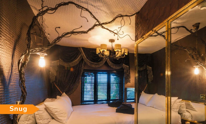 Image 25: 5* Decadent Hotel Break for Two with English or Thai Dining experience