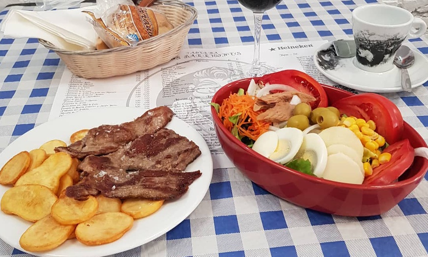 Image 8: Disfruta de una parrillada para 2 con postre y botella de vino