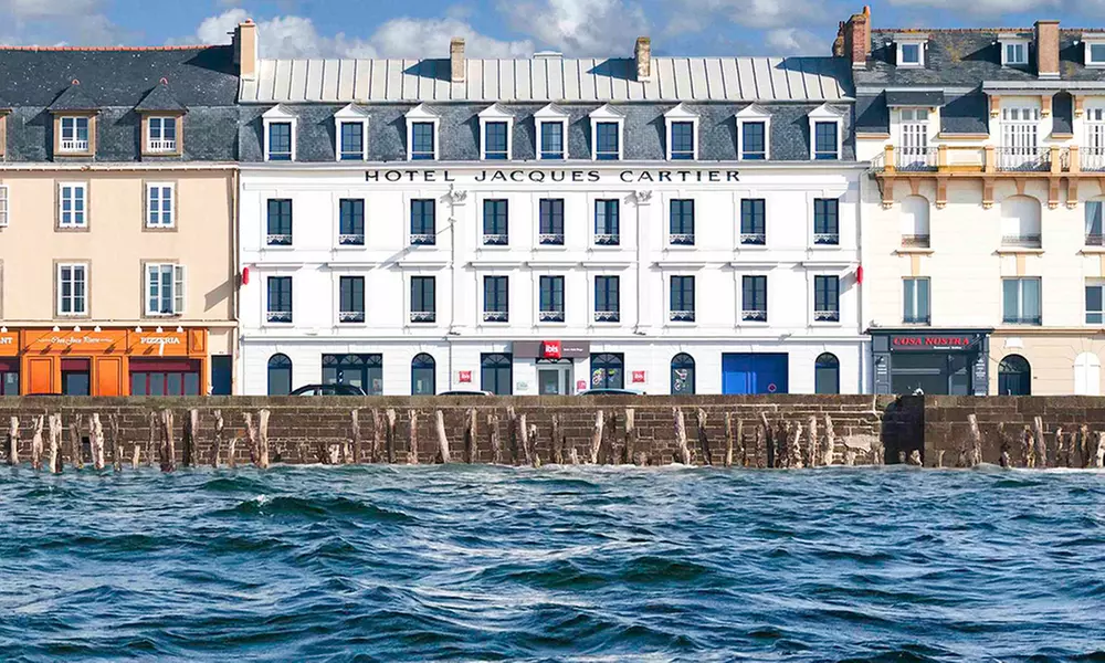 Saint-Malo : chambre double, petit-déjeuner et champagne en option
