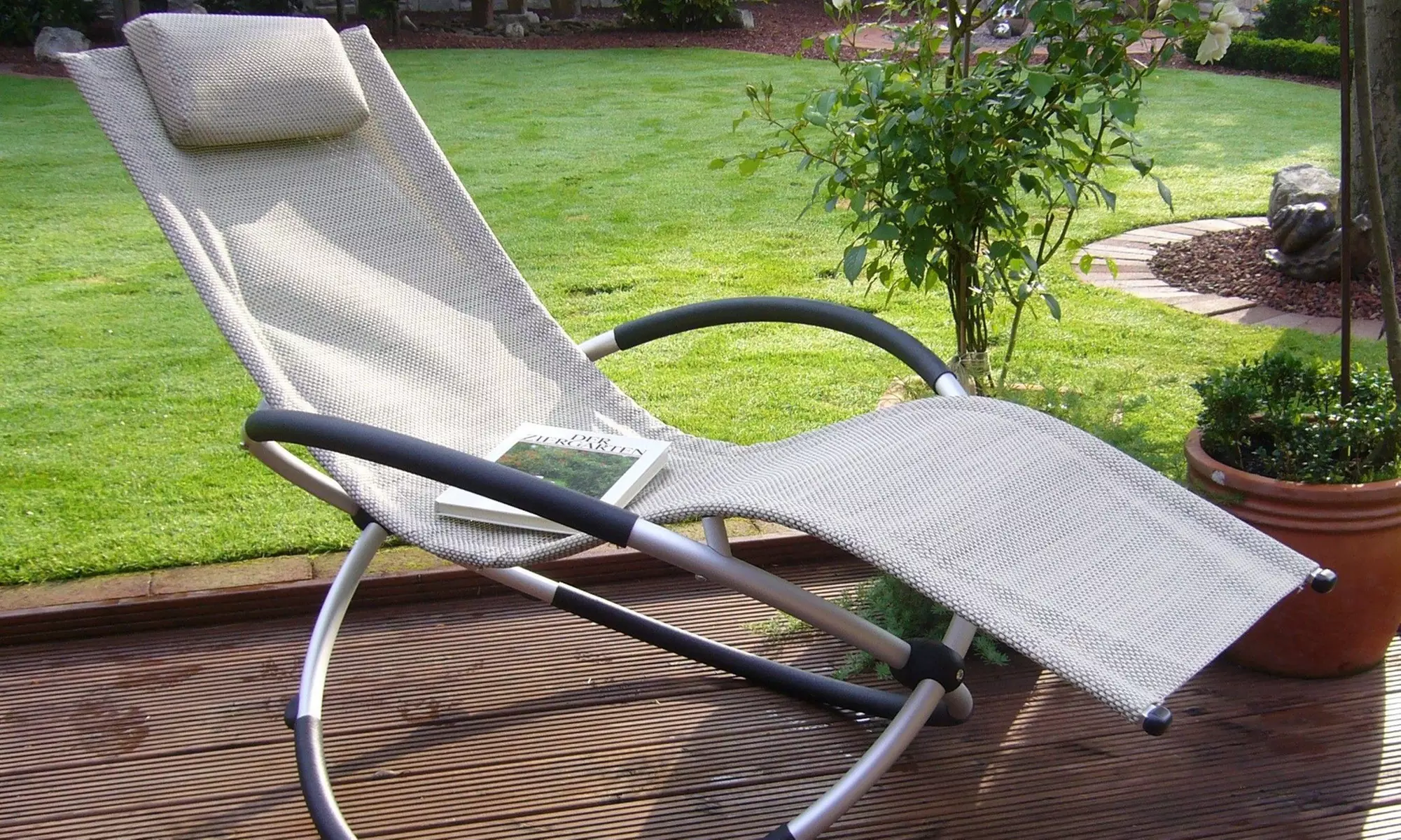 LECO Schaukelstuhl in Naturton oder Schwarz - Primary Image