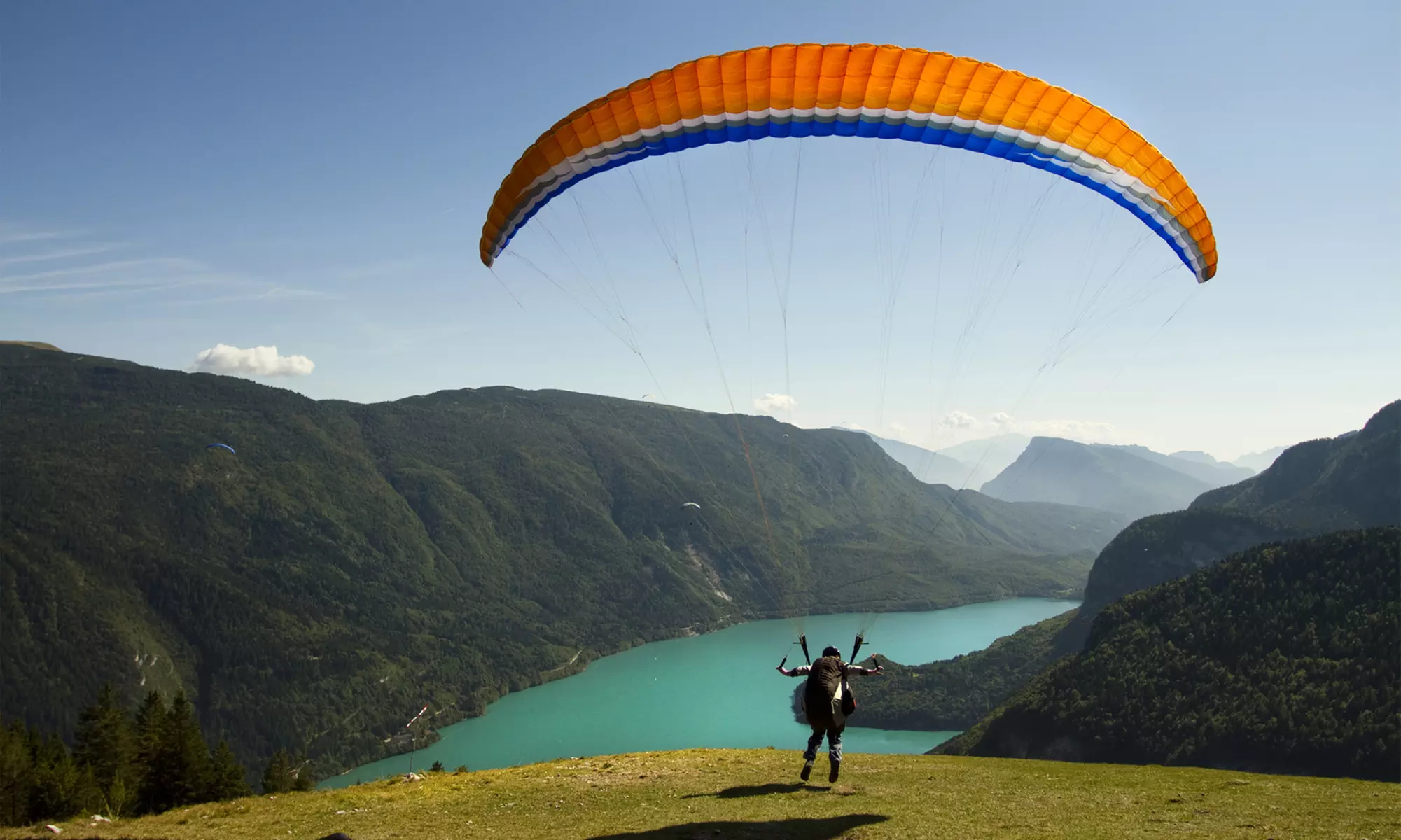 Découvrez la magie du parapente avec WeFly : vols au-dessus du lac d’Annecy - Primary Image