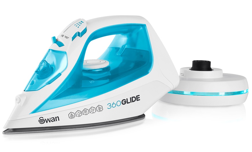 Image 2: Swan 2800W Corded/Cordless Iron