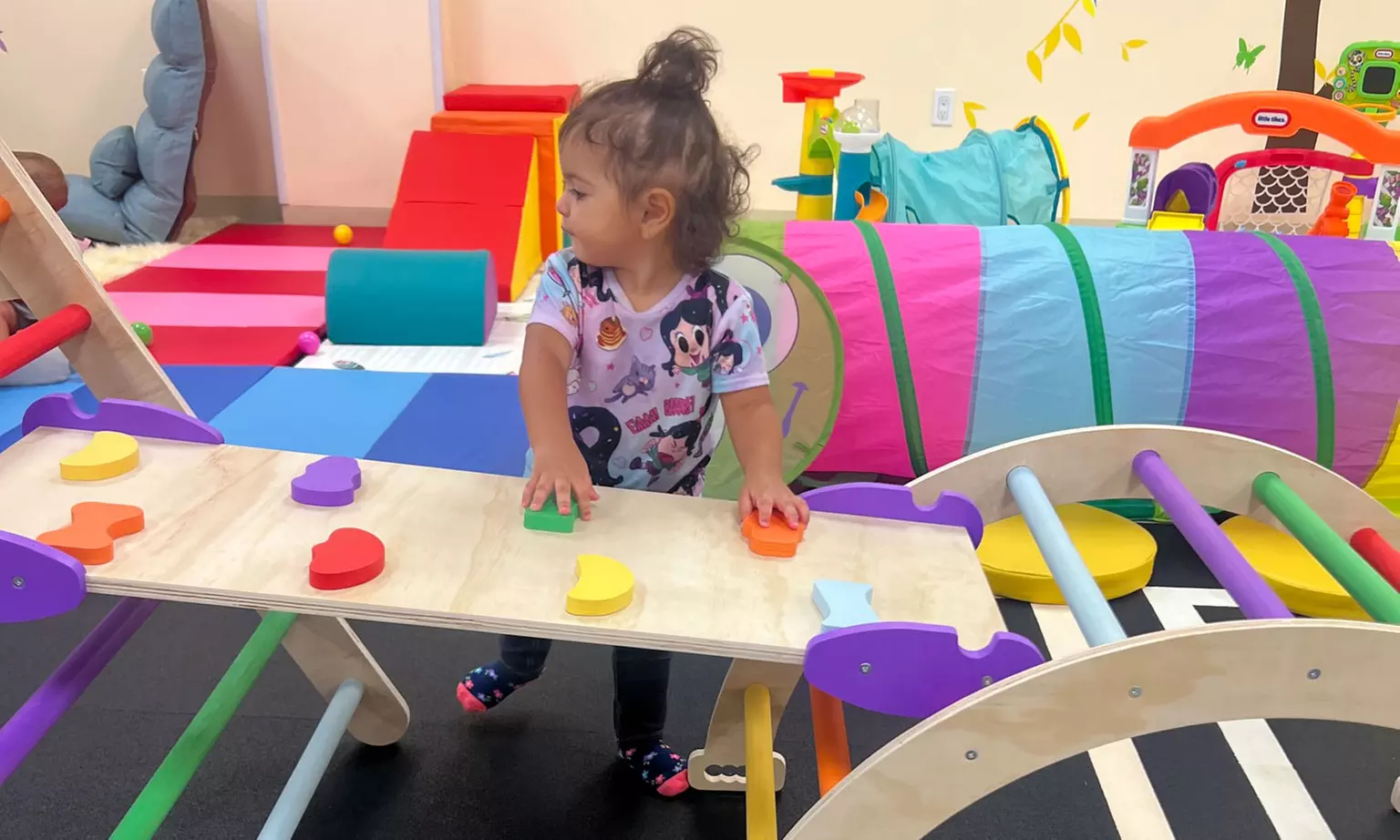 One or Three Single Visits or Basic Birthday Party Package at Mom n Tot Spot (Up to 42% Off) - Primary Image