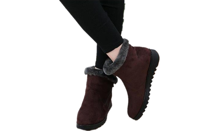 Image 4: Waterproof Slip-On Ankle Boots