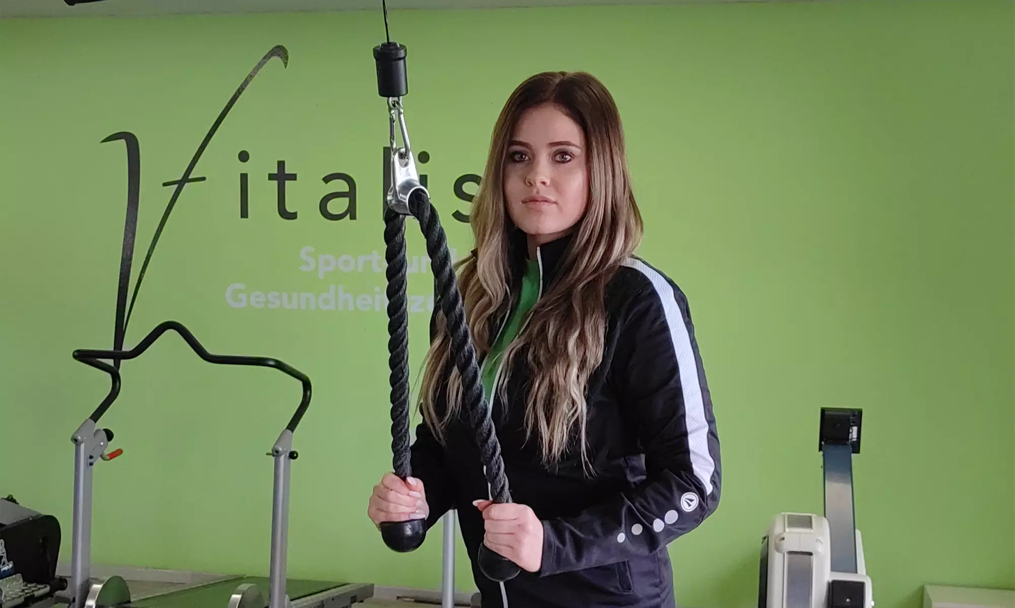 1 Monat Kursflatrate / Mitgliedschaft inkl. Kurse, Wasserspender & Massagesessel im Vitalis (bis 85% sparen) - Primary Image