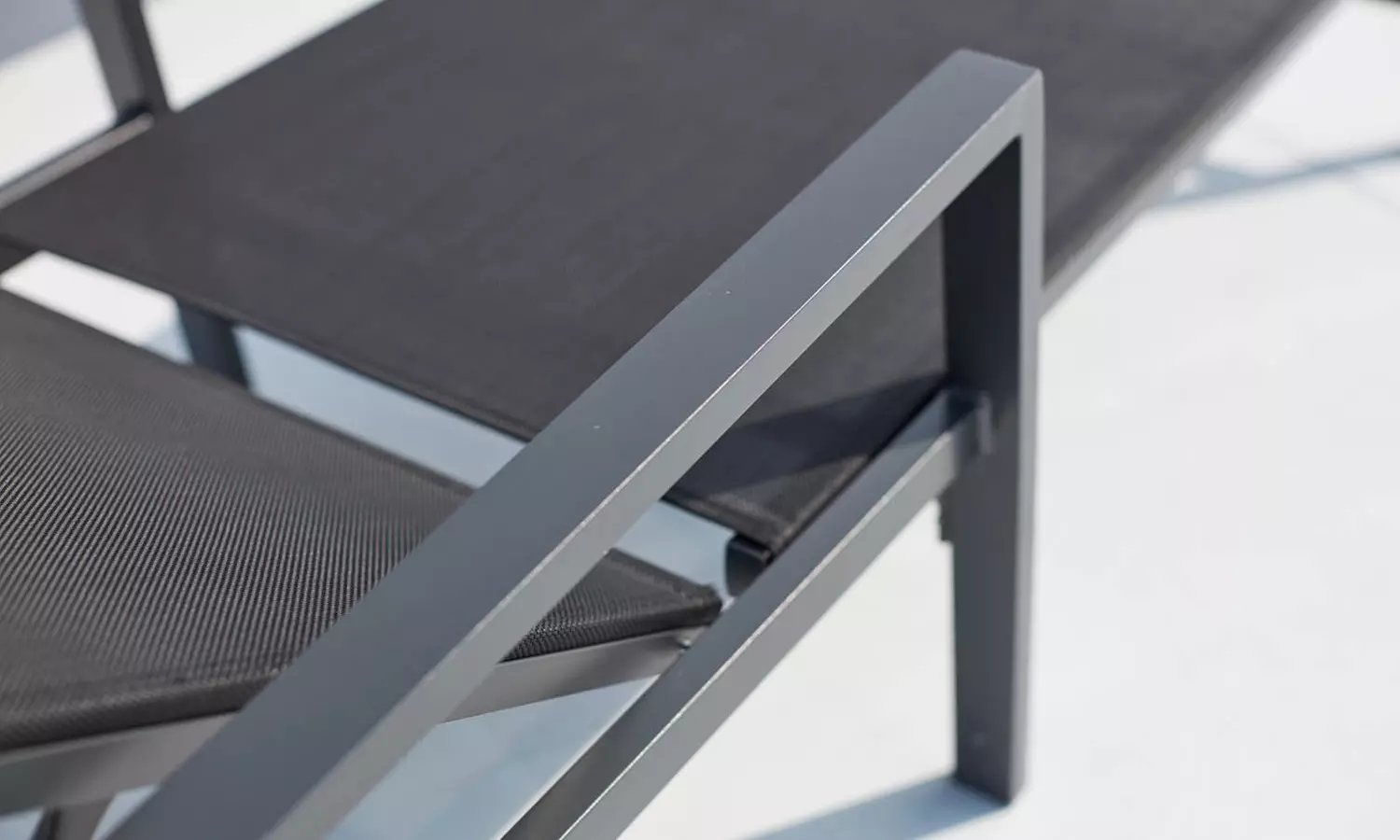 Lot de 2 transats en aluminium avec accoudoirs de Kocoon