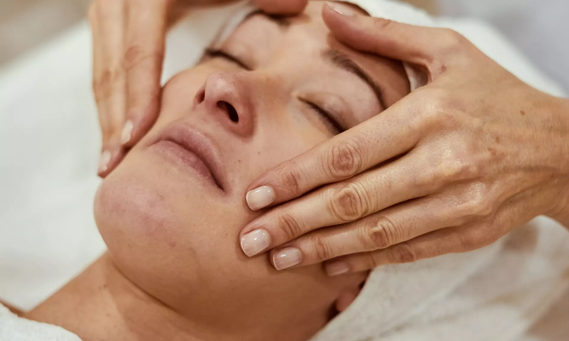 Massage détoxifiant du visage de 30 min. ou du corps d'1h à Neuilly-sur-Seine (jusqu'à 41% de remise) - Primary Image