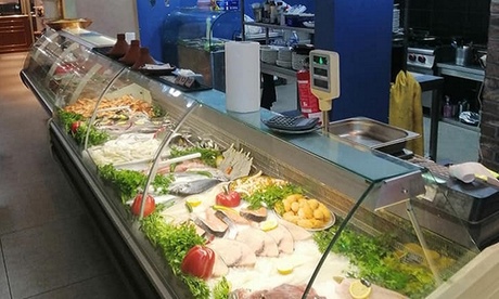 Plateau de poisson et un thé à la menthe pour 2 ou 4 personnes dès 29,99 € chez Delicia