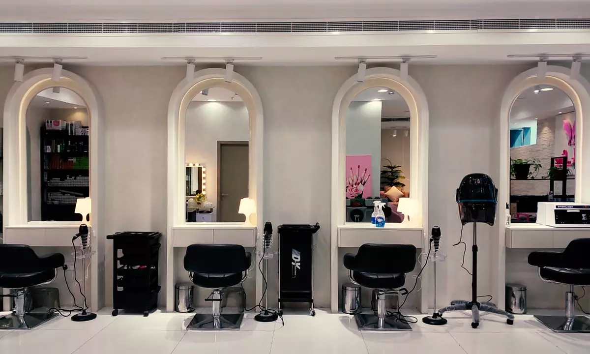 20, 30 or 40 Minute Feet Reflexology, Classic Pedicure & More