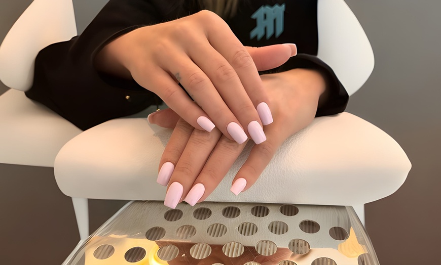 Image 1: Luxe mani- of pedicure inclusief gellak in hartje Rotterdam