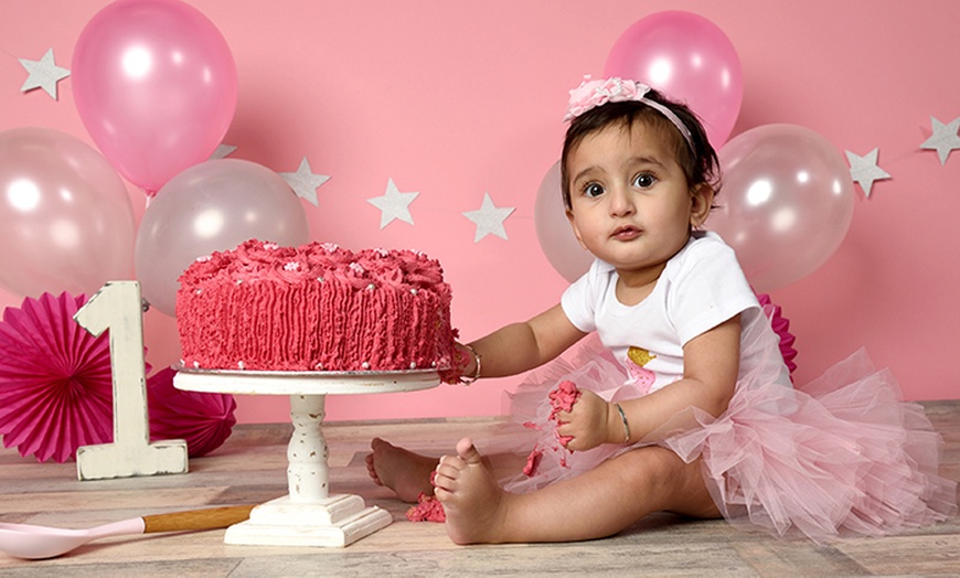 Image 6: First Birthday Cake Smash Photoshoot