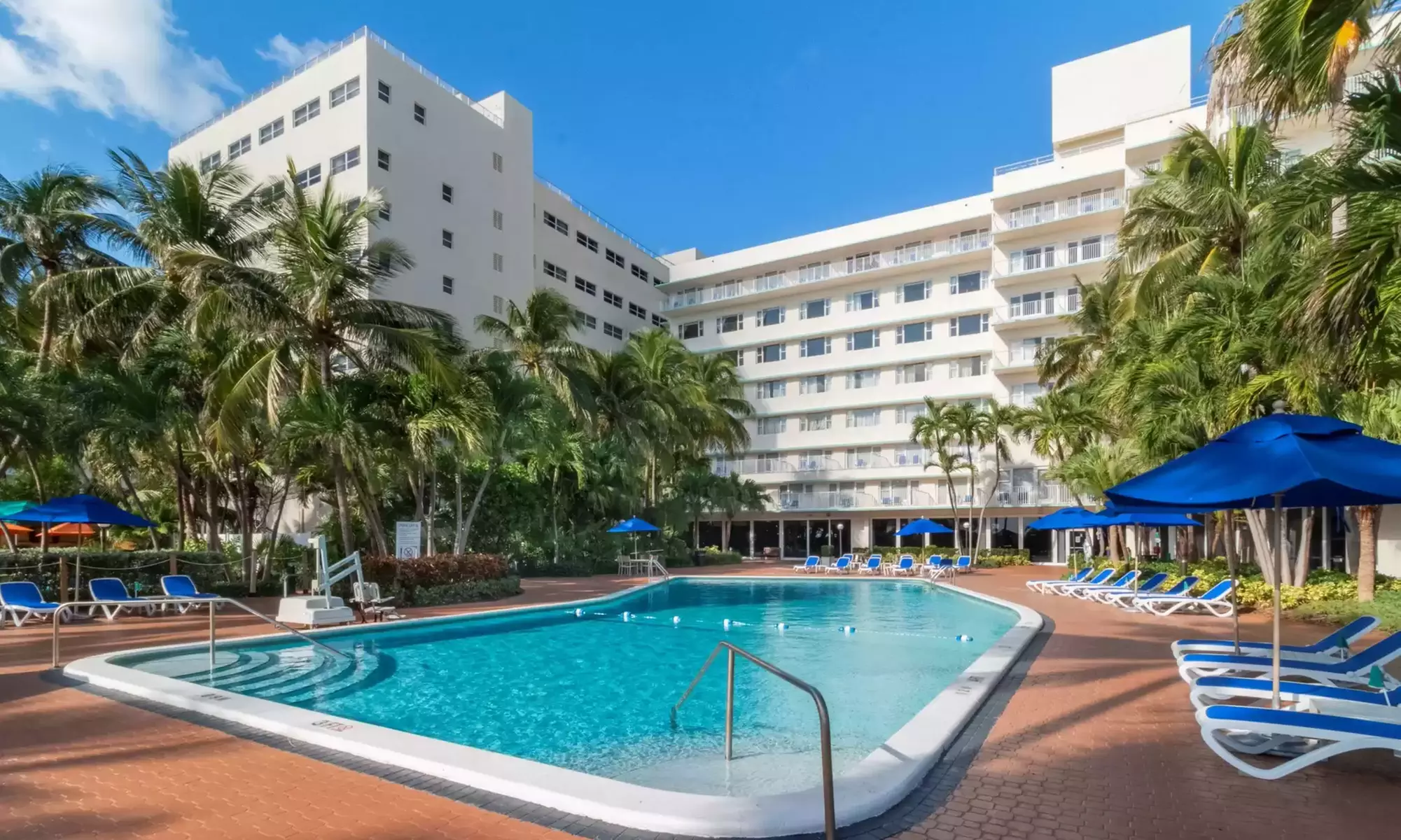 4-Star Resort in Miami Beach | Oceanfront Luxury & Heritage Pool