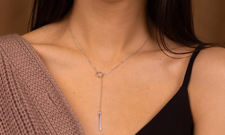 Fino a 4 collane regolabili disponibili in 2 colori