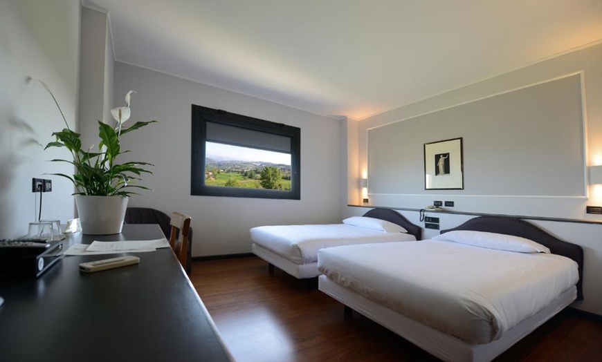 Image 17: Urbino 4*: camera Comfort o Deluxe con mezza pensione e Spa