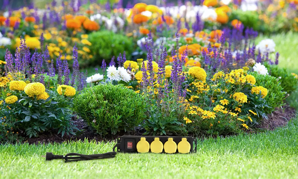 Prise d'alimentation extérieure résistante aux éclaboussures avec câble de 1,5 m - Second Medium