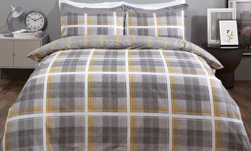 Image 3: Reversible Check Duvet Set