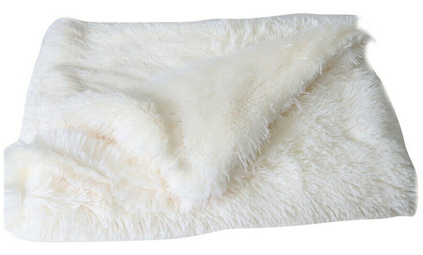 Image 5: Plush Pet Blanket