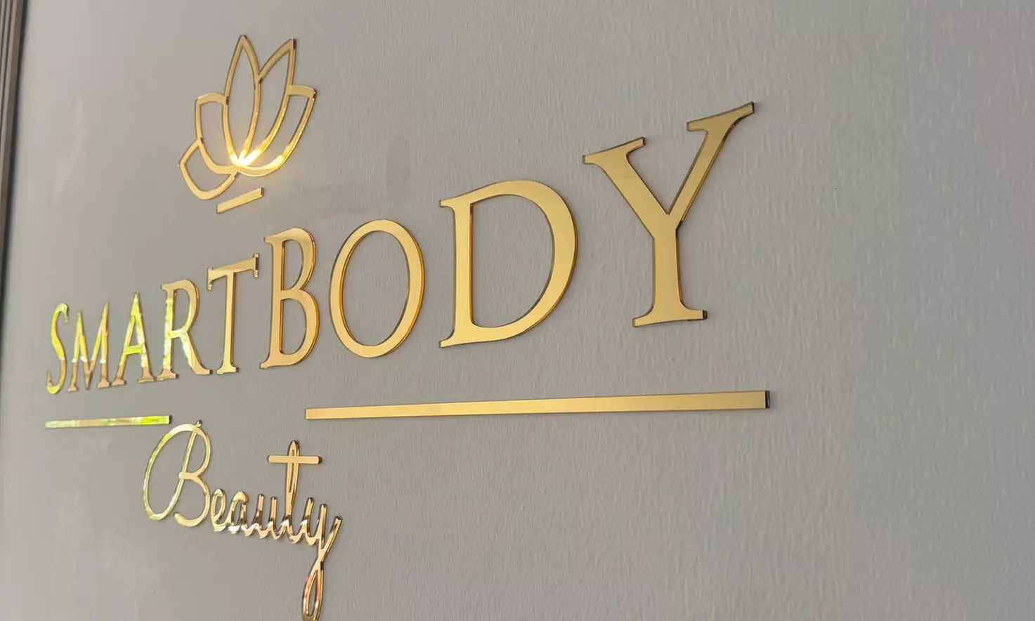 30 - 60 Min. verjüngende Gesichtsbehandlung mit IPL & AHA-Peeling