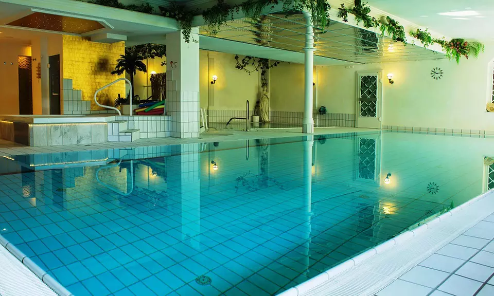 Teutoburger Wald: Klassik-Doppelzimmer für Zwei inkl. Dinner, Massage, Spa und Zimmer-Upgrade im Ferienhotel Haus Becker - Primary Image