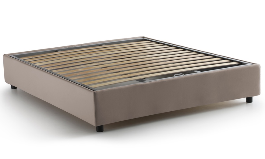 Image 20: Lit double sommier "Silvia" avec coffre de rangement, option matelas 