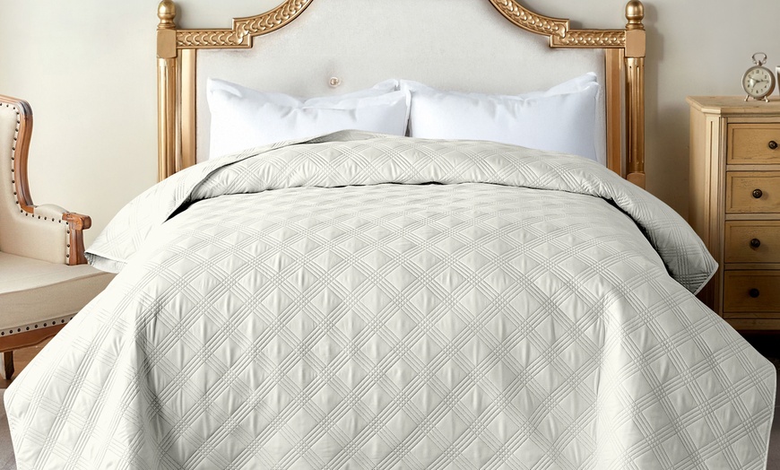 Image 4: Birmingham Satin Double Bed Quilt