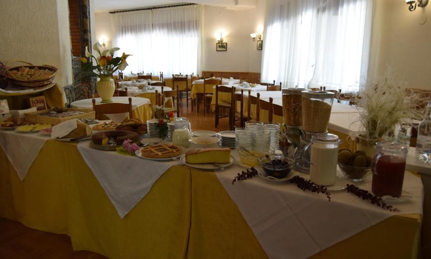 Image 9: Roccaraso: 1 o 2 notti con colazione o mezza pensione per 2 persone