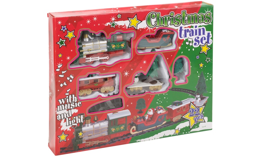 Image 7: Christmas Train Set