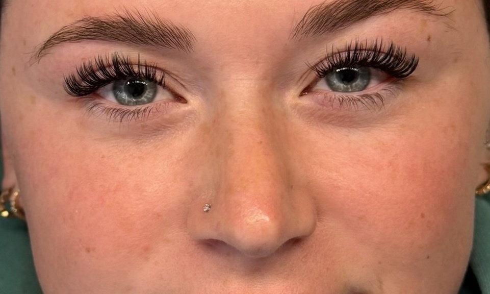 Get a Unique Look with Lash Extension and Aftercare Kit