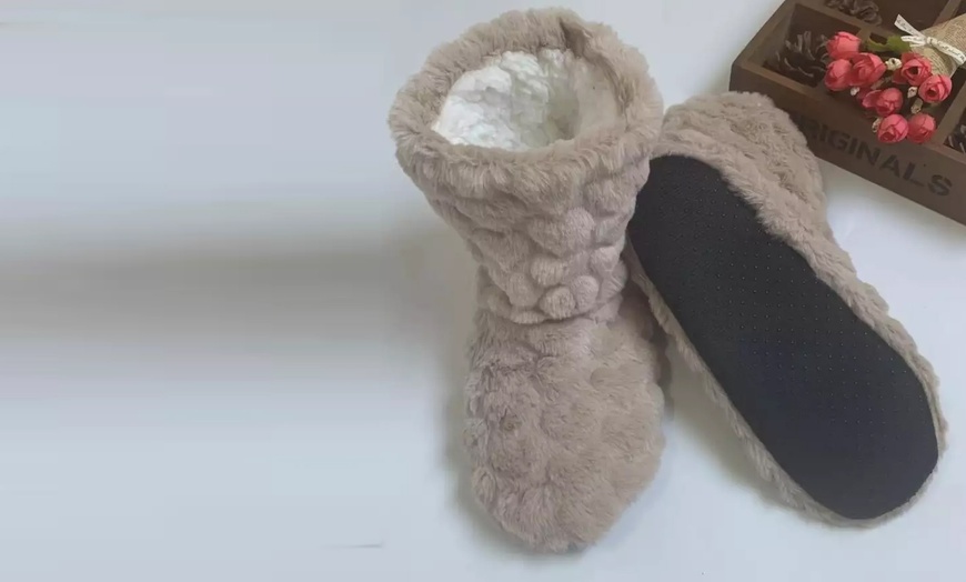 Image 3: Winter Warm Plush Home Indoor Lounge Slippers