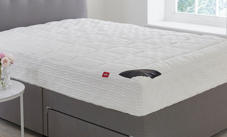 Image 1: Silentnight Mattress Topper