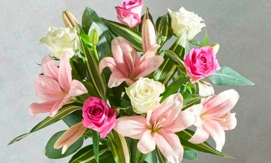 Image 5: Gift Flowers this Mother's Day! Flowers with Free Delivery!