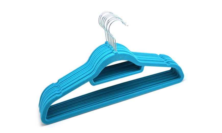 Image 4: Velvet Non-Slip Flocked Hangers