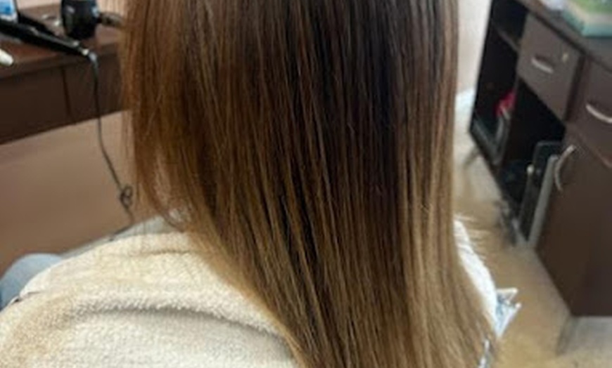 Image 4: Revitalizing Haircut, Moroccan Oil Mask & Highlights for Radiant Hair