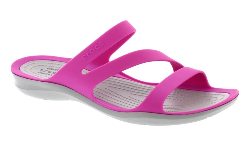 Image 3: Women's Crocs Swiftwater Sandals