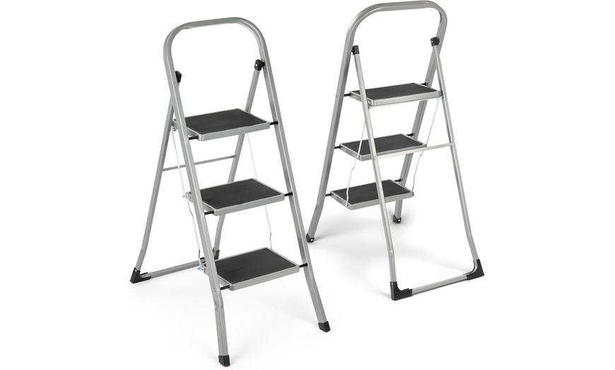 Image 7: Portable Non Slip Folding Ladder