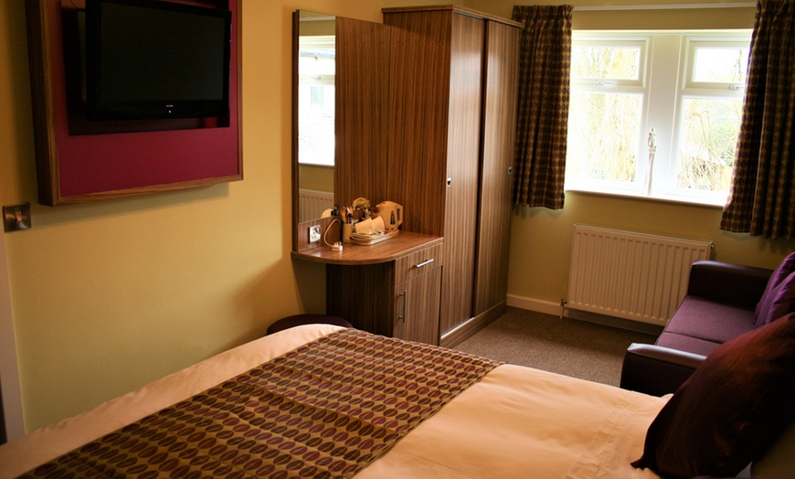 Image 2: Halifax: Double, Twin or King Room with Dinner and Wine