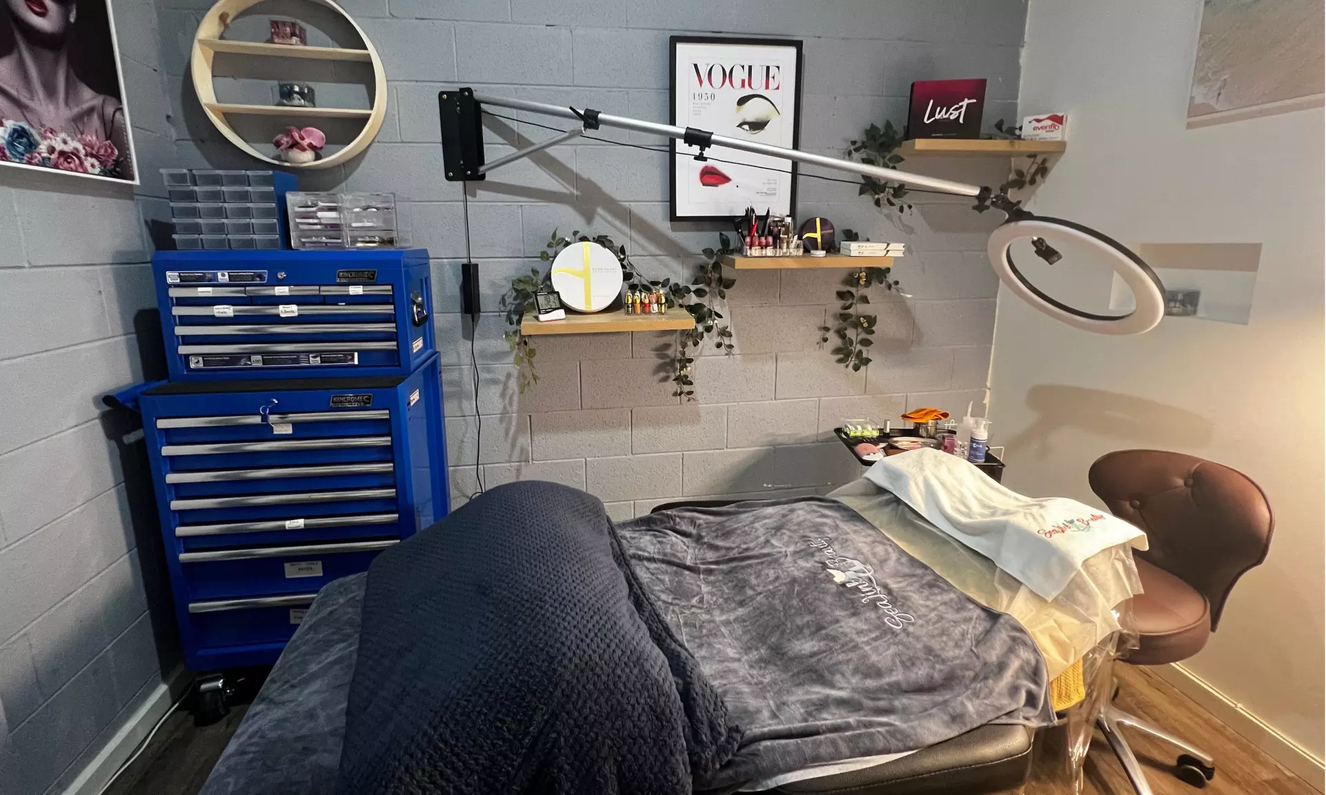 Up to 27% Off on Mani-Pedi - Shellac / No-Chip / Gel at SeaLink Beauty Massage and Spa