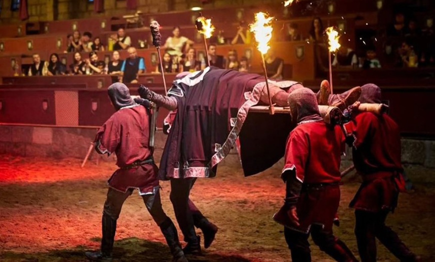 Image 7: Cena medieval con espectáculo y bebida ilimitada para adultos y niños