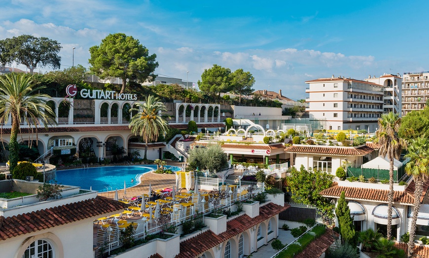 Image 2: Lloret de Mar : chambre standard en demi-pension ou pension complète