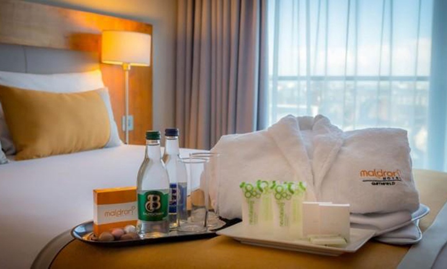 Image 6: Dublin: 4* Deluxe Room Stay with 2-Course Dinner