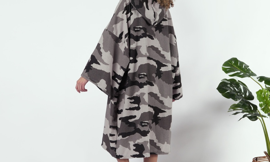 Image 8: Adults Oversized Printed Poncho Towel