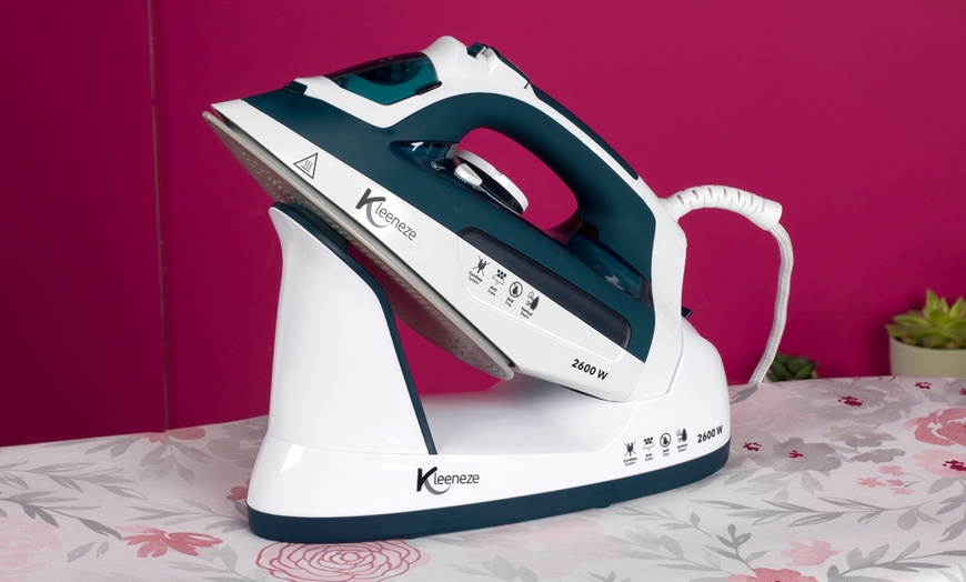 Image 2: Kleeneze Cordless Steam Iron
